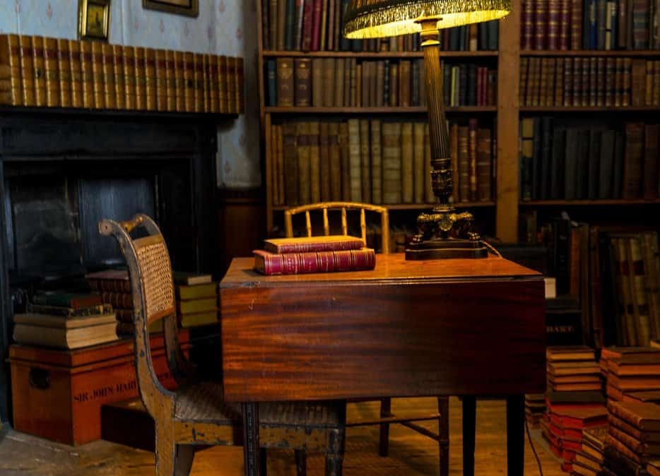 interieur avec livres jpg